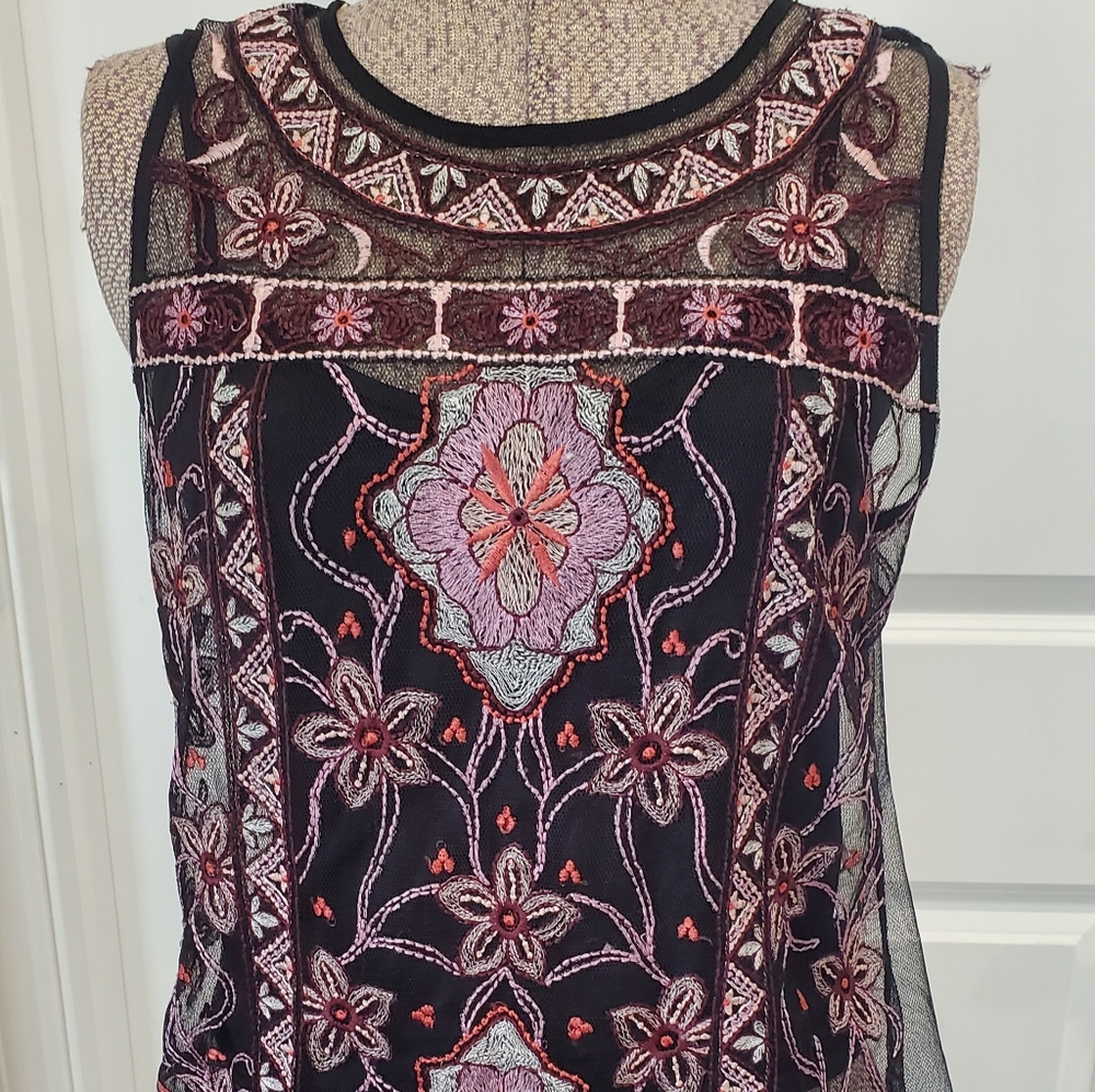 Whitehouse black market medium lace top